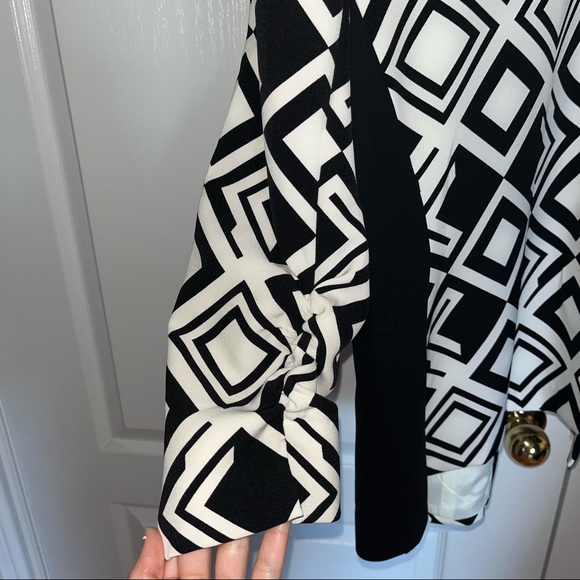 NWT Cartise Brand Patterned Blazer with Ruched Sleeves (Sold at Melanie Lyne) - Picture 4 of 6
